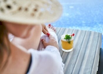 woman-sea-beach ОАЭ всё включено 30 августа 2024 года